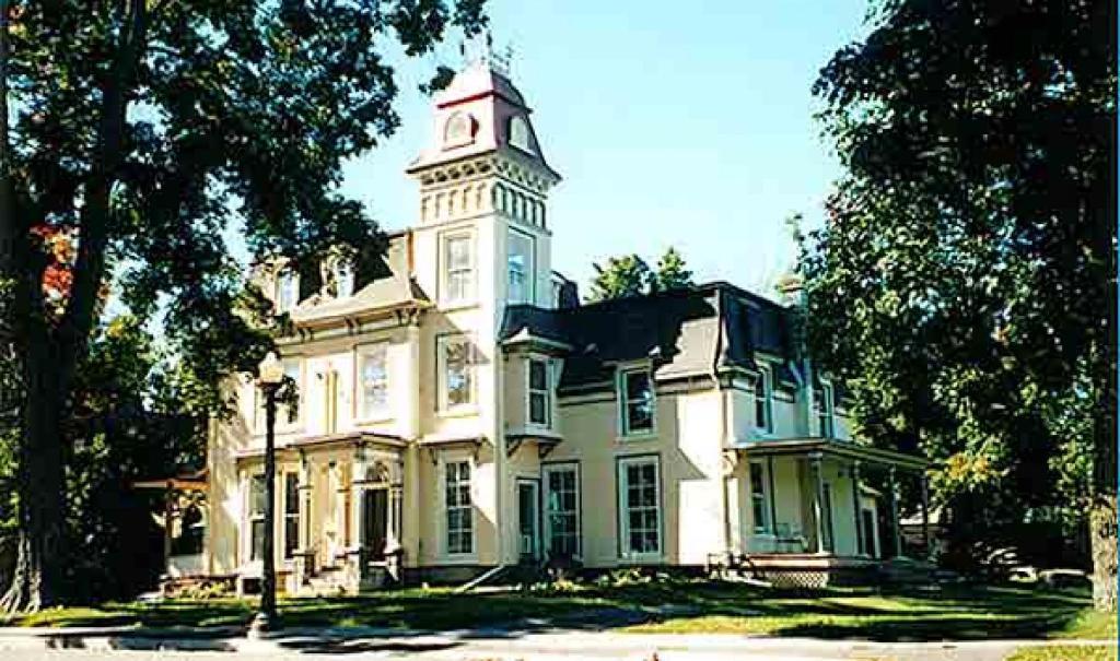 Absolute 1000 Islands Monthly Suites Gananoque Kültér fotó